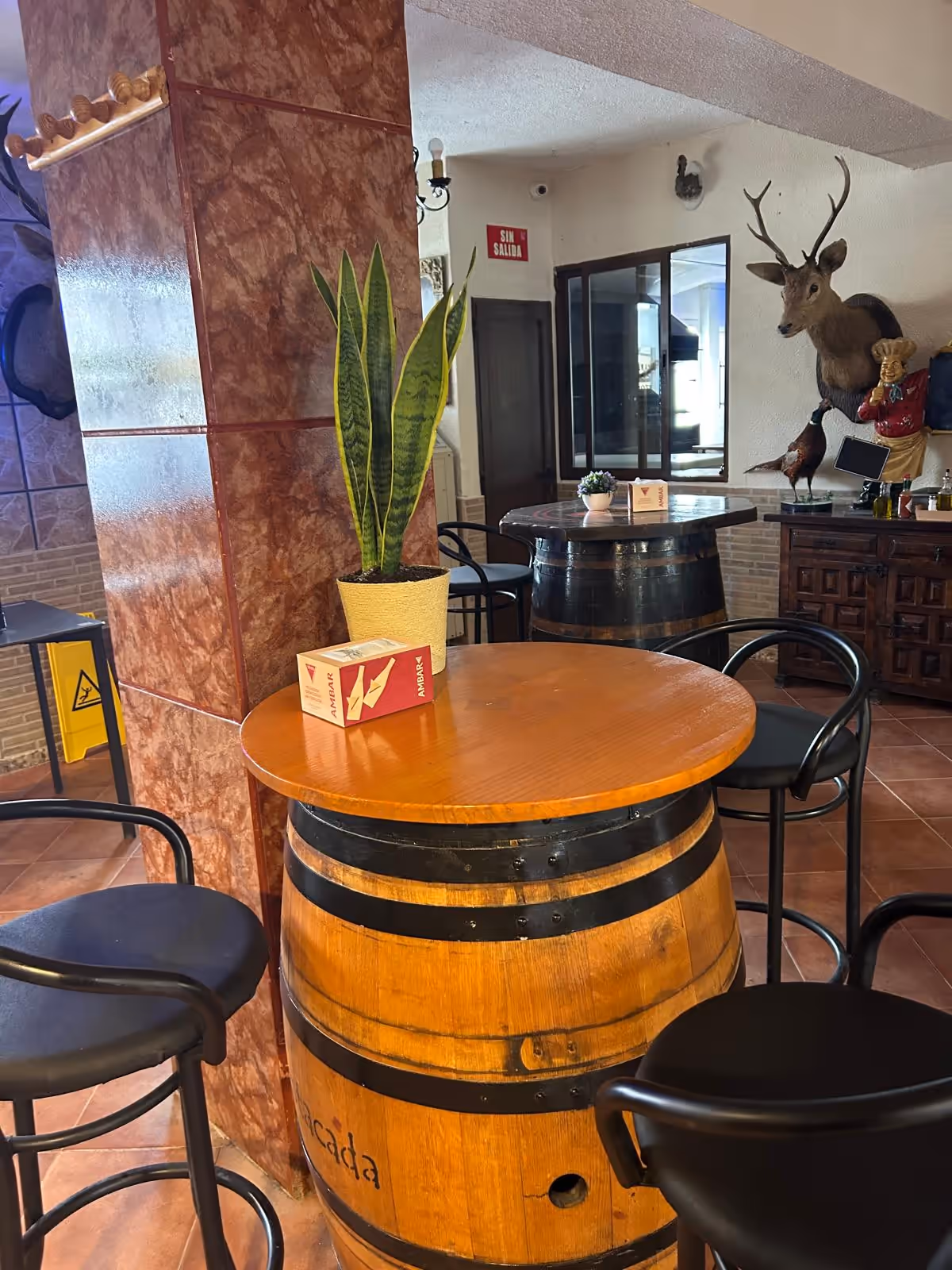 Instalaciones del Restaurante Don Quijote Estremera en Estremera, Madrid 6